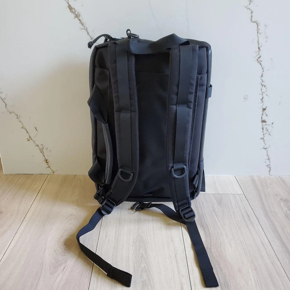Topo Designs Black 17